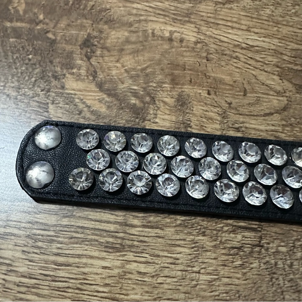 Gorgeous black leather adjustable cuff bracelet covered in rhinestones - Picture 6 of 8